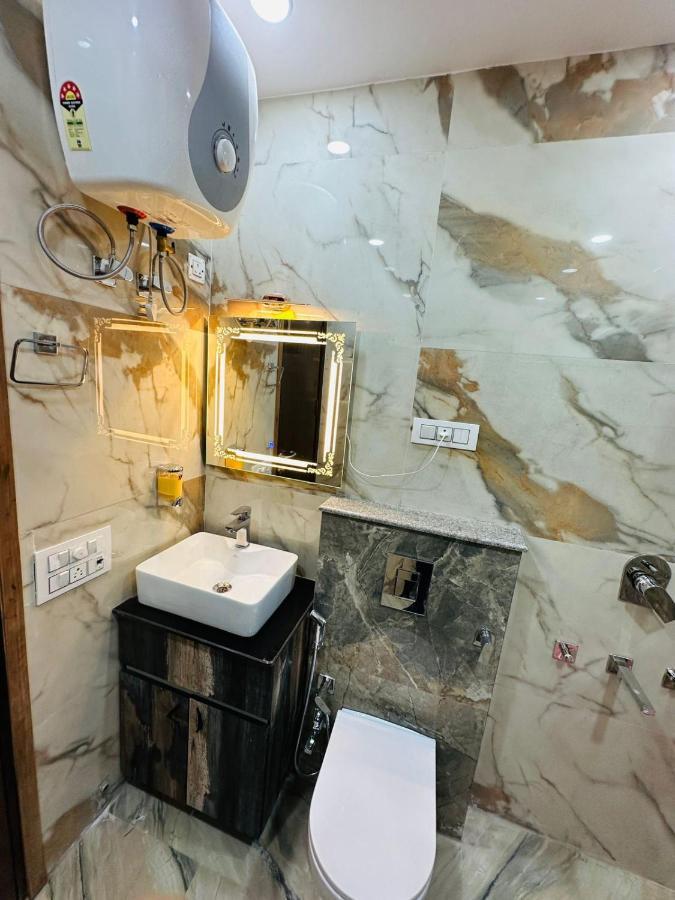 Hotel Samrat Residency 10 Mints Walking Distance Nizamuddin Railway Station نيودلهي المظهر الخارجي الصورة