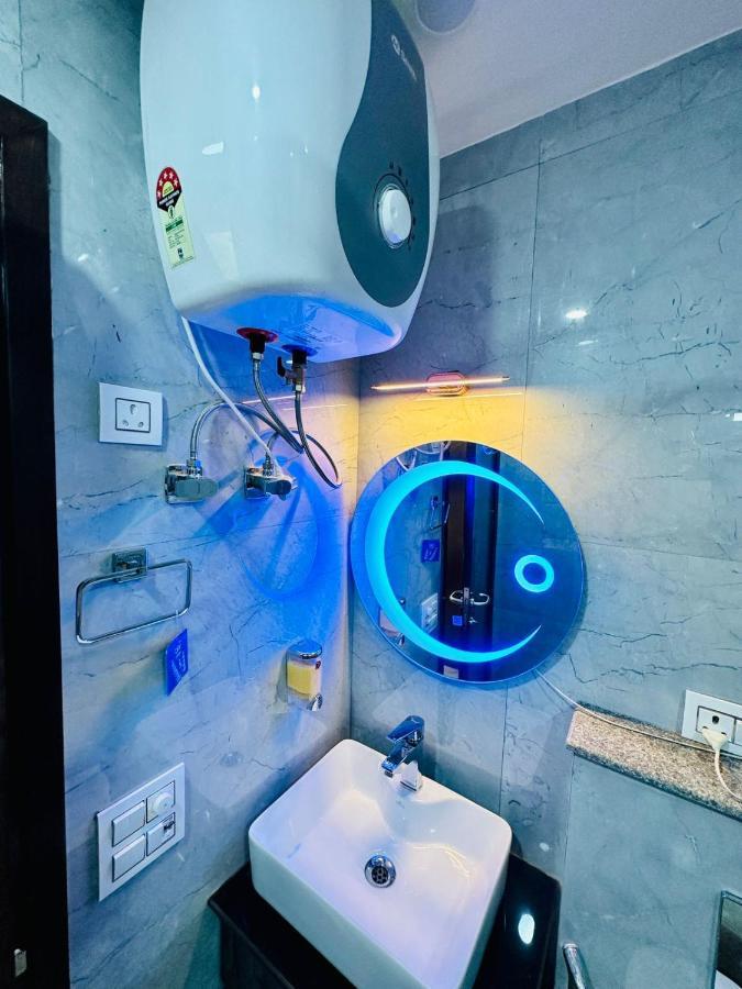 Hotel Samrat Residency 10 Mints Walking Distance Nizamuddin Railway Station نيودلهي المظهر الخارجي الصورة