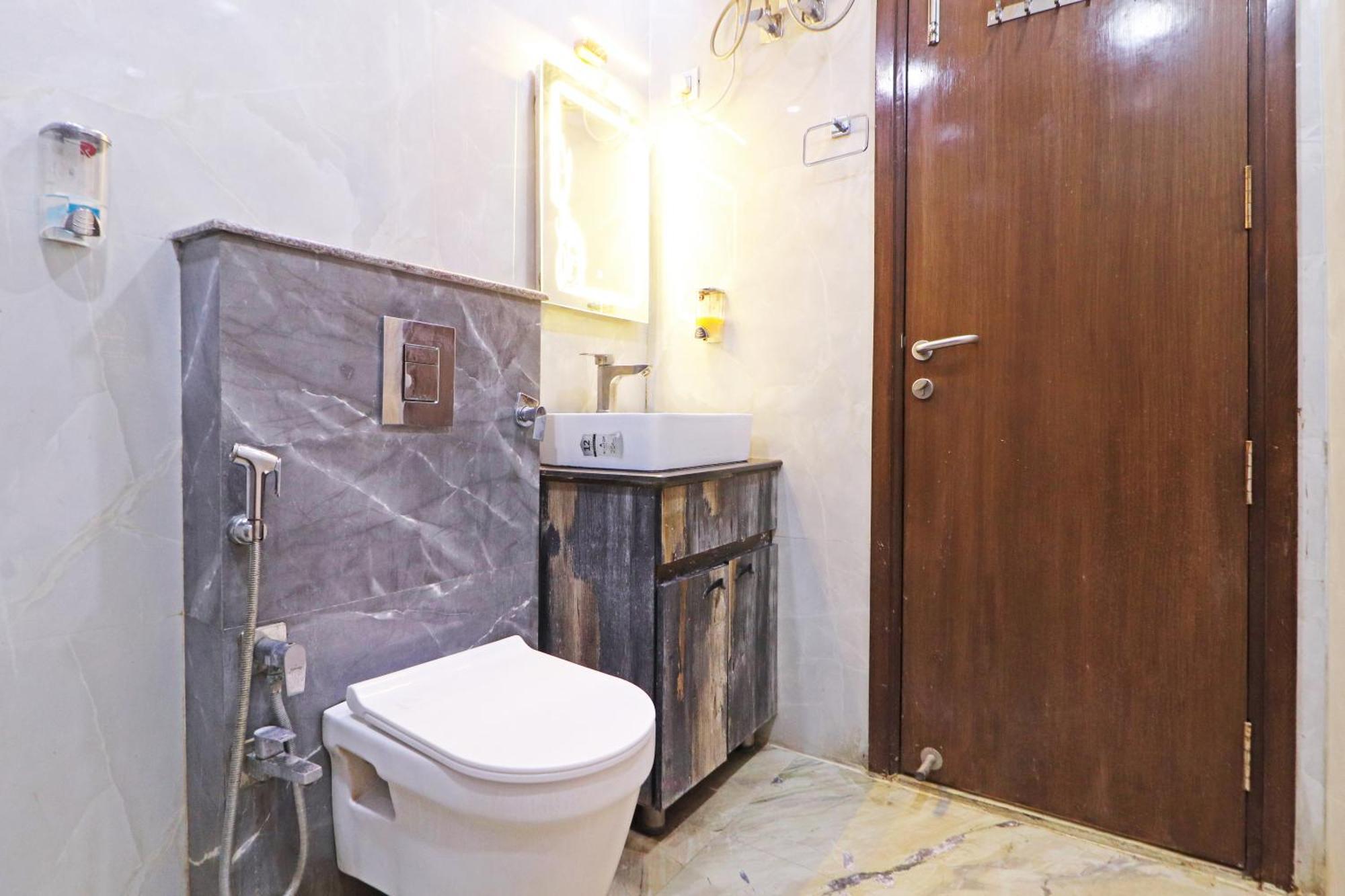 Hotel Samrat Residency 10 Mints Walking Distance Nizamuddin Railway Station نيودلهي المظهر الخارجي الصورة
