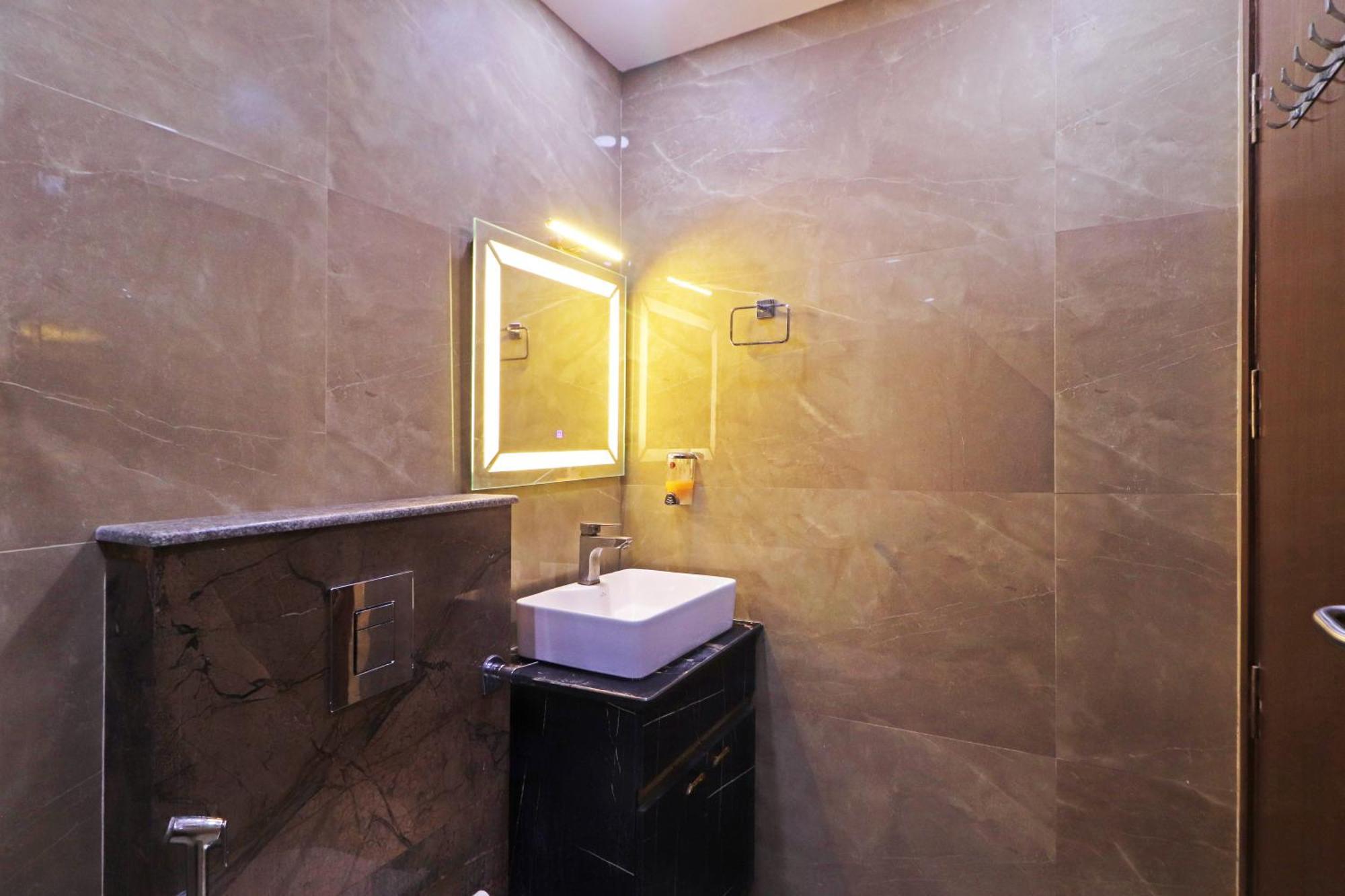 Hotel Samrat Residency 10 Mints Walking Distance Nizamuddin Railway Station نيودلهي المظهر الخارجي الصورة