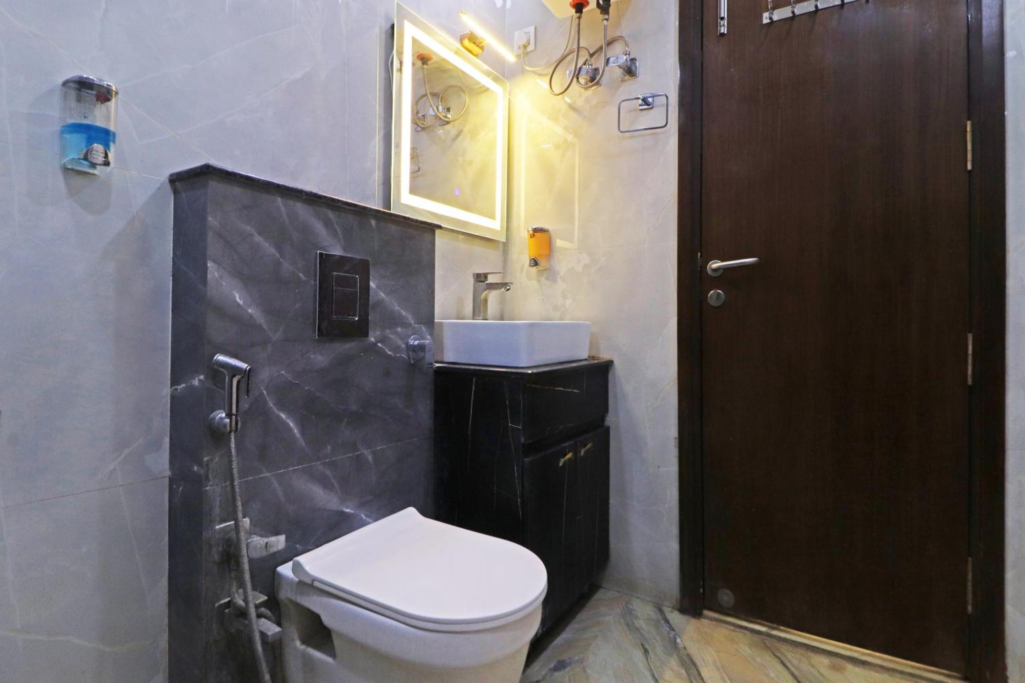 Hotel Samrat Residency 10 Mints Walking Distance Nizamuddin Railway Station نيودلهي المظهر الخارجي الصورة