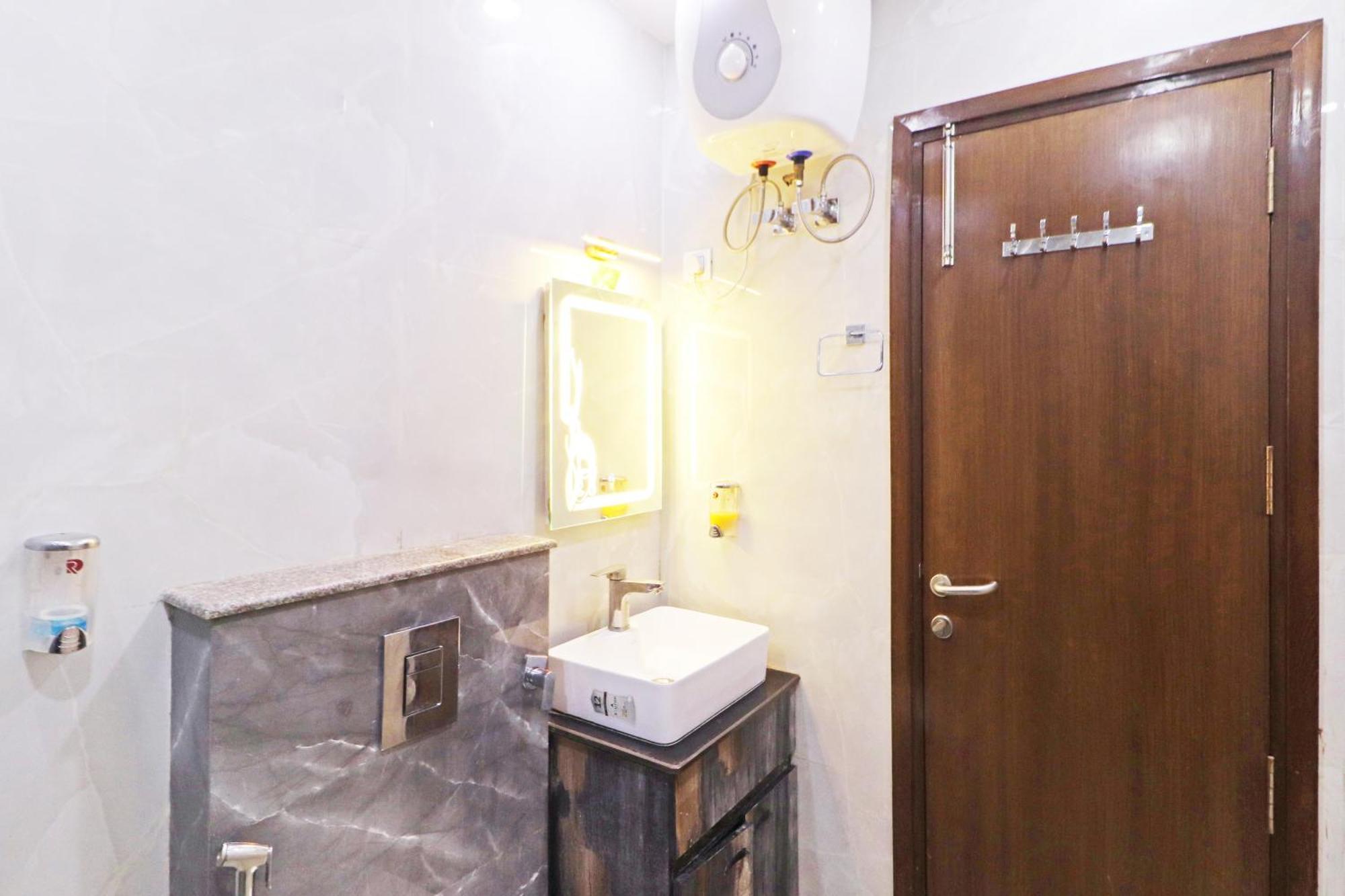 Hotel Samrat Residency 10 Mints Walking Distance Nizamuddin Railway Station نيودلهي المظهر الخارجي الصورة