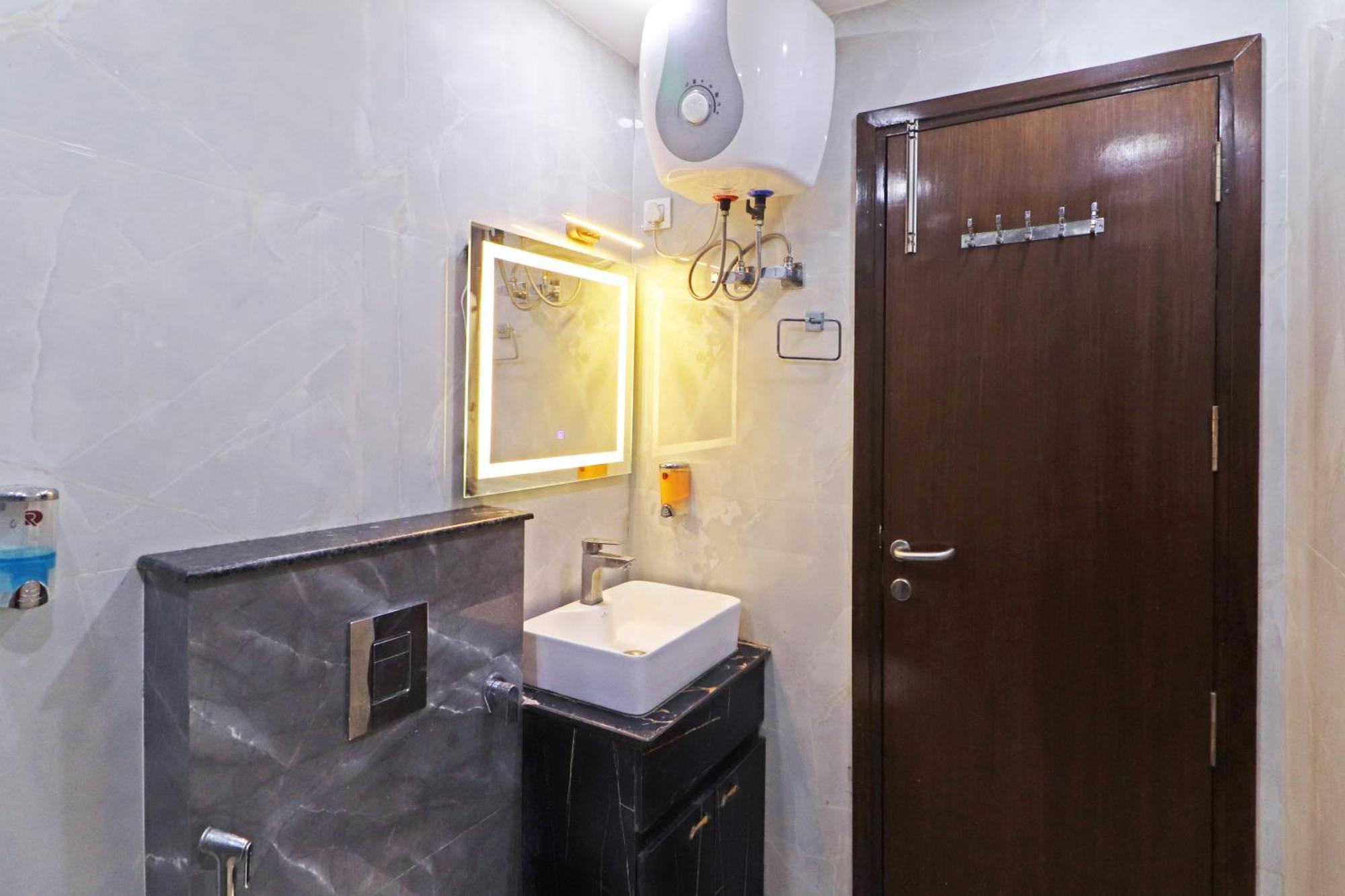 Hotel Samrat Residency 10 Mints Walking Distance Nizamuddin Railway Station نيودلهي المظهر الخارجي الصورة
