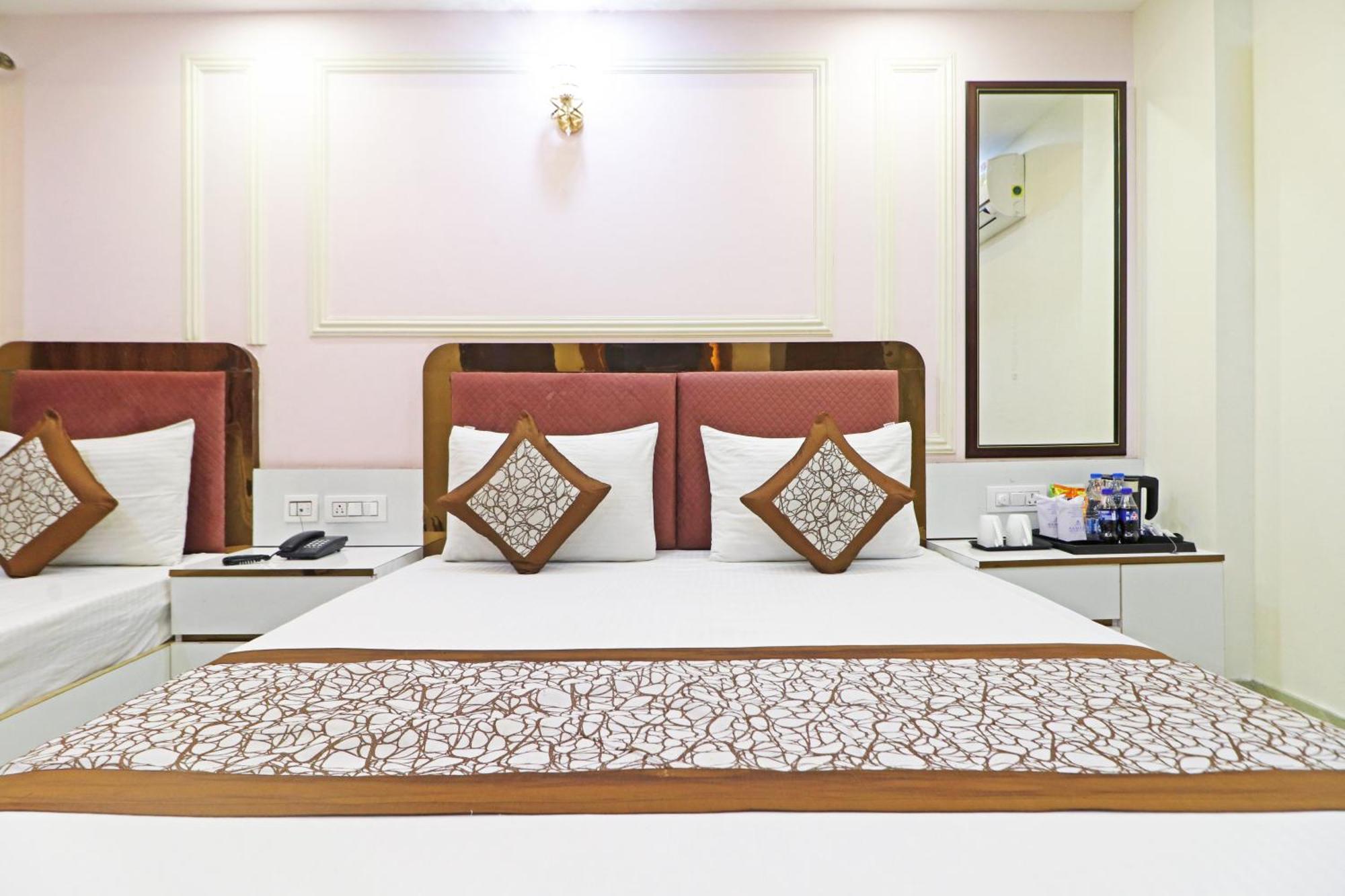 Hotel Samrat Residency 10 Mints Walking Distance Nizamuddin Railway Station نيودلهي المظهر الخارجي الصورة