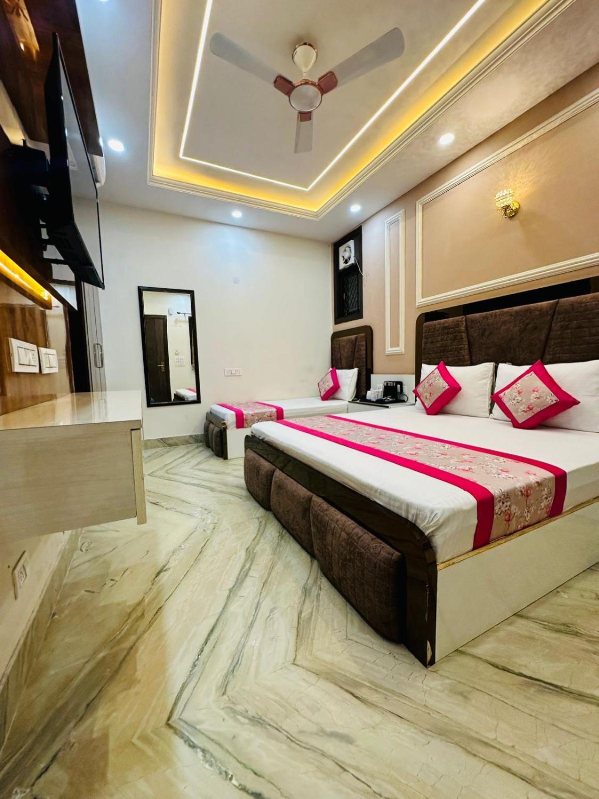 Hotel Samrat Residency 10 Mints Walking Distance Nizamuddin Railway Station نيودلهي المظهر الخارجي الصورة